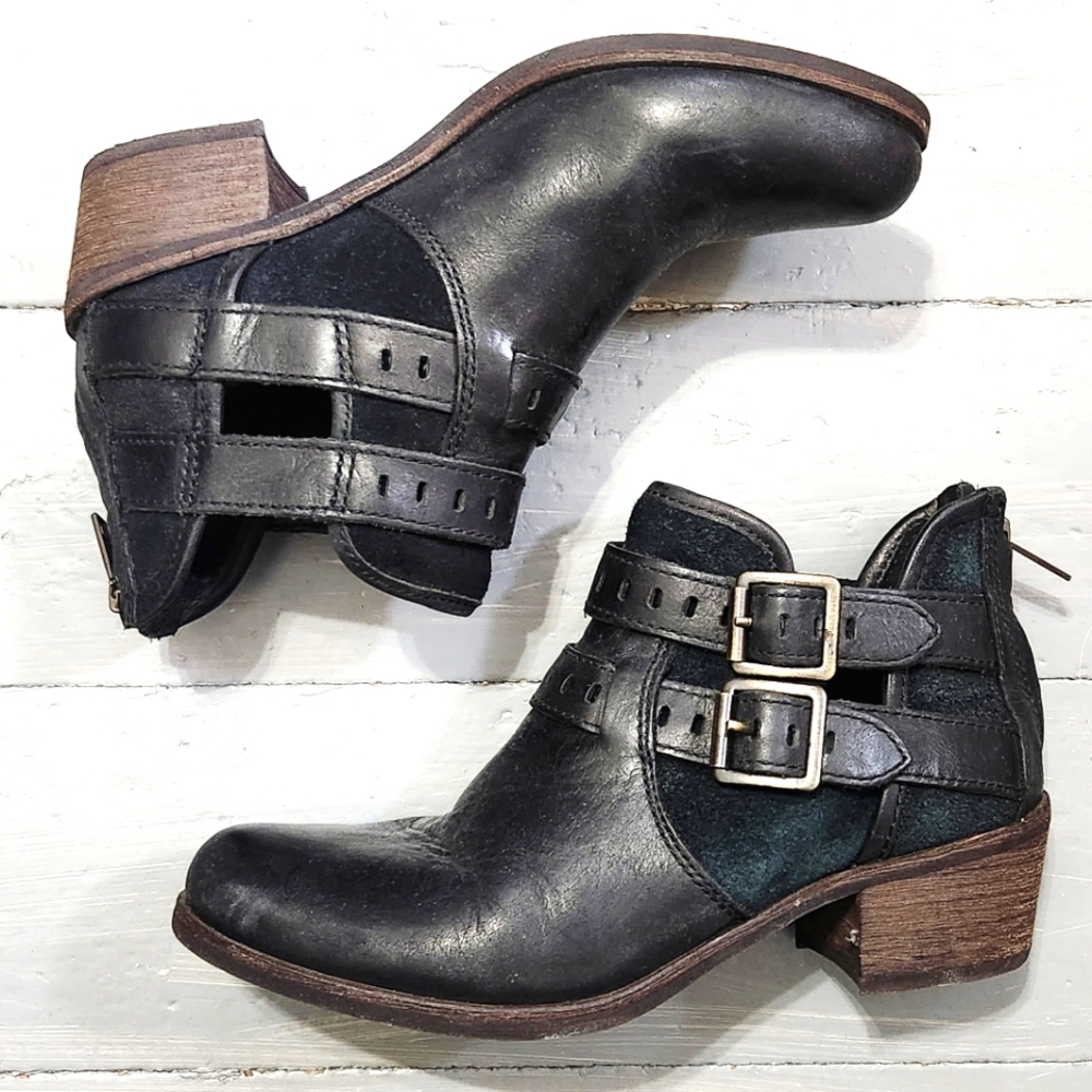 Ugg Patsy Black Leather Cutout Belted Buckle Deta… - image 1